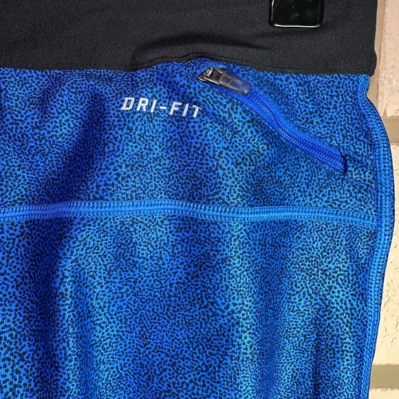 Nike DRI-FIT Capris SIZE Small - Picture 7 of 7